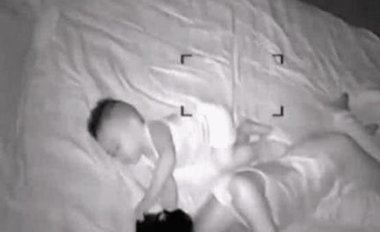 一男子在妻子房間安裝攝像頭,夜里拍下這樣場(chǎng)景!網(wǎng)友:太扎心了!