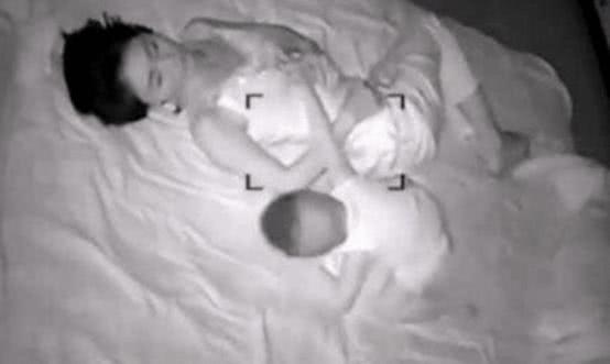 一男子在妻子房間安裝攝像頭,夜里拍下這樣場(chǎng)景!網(wǎng)友:太扎心了!