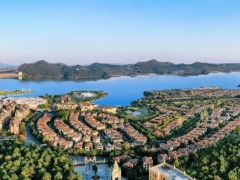 南京臥龍湖置業(yè)有限公司：2.4 億貸款在手，為何拒還 7 萬(wàn)元欠款引爭(zhēng)議